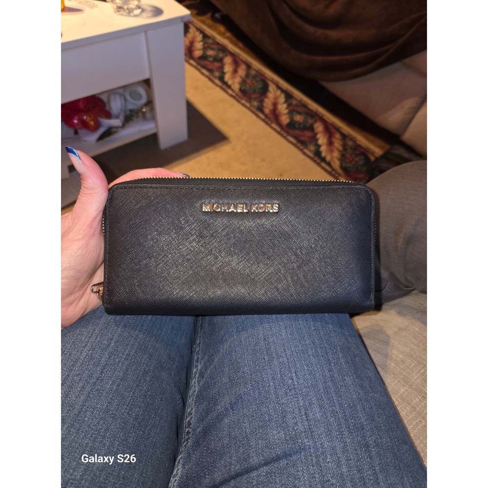 W14. Michael Kors Jet Set Continental Wallet Black Saffiano Leather Gold Zip